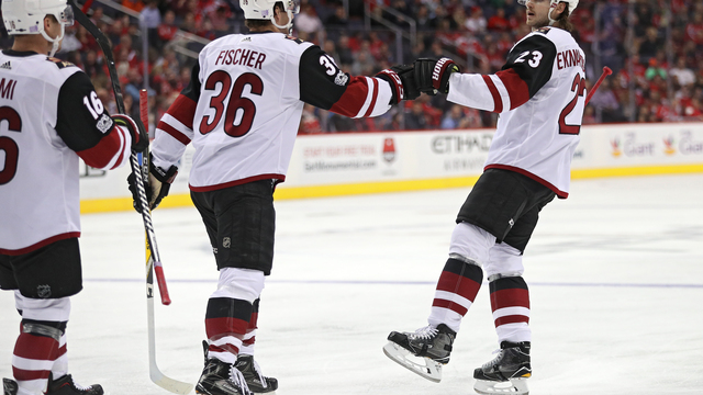 Coyotes defeat Canadiens for 1st regulation win this season