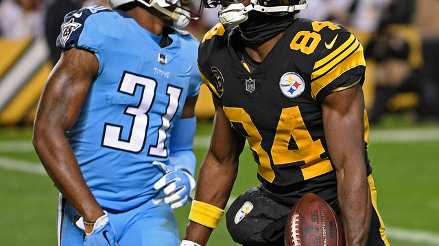 Watch: Steelers' Brown pins ball on helmet for 3rd TD of the night