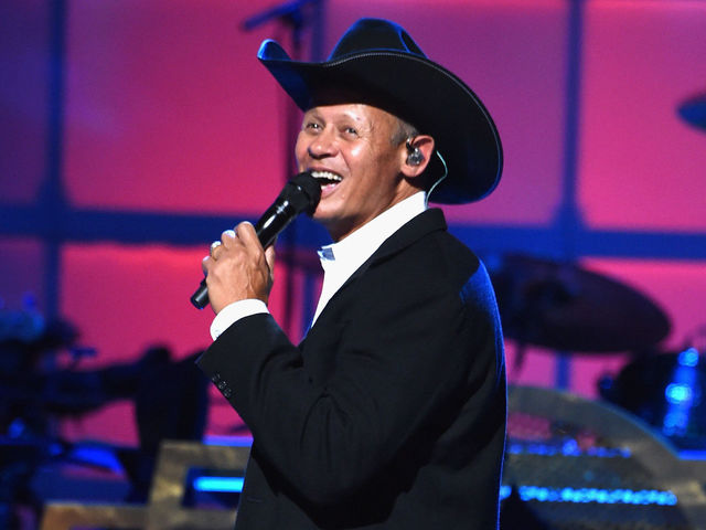 Country singer releases song blasting anthem protests