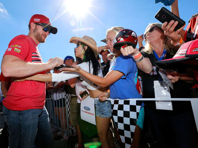 Look: NASCAR world says goodbye to Dale Earnhardt Jr.