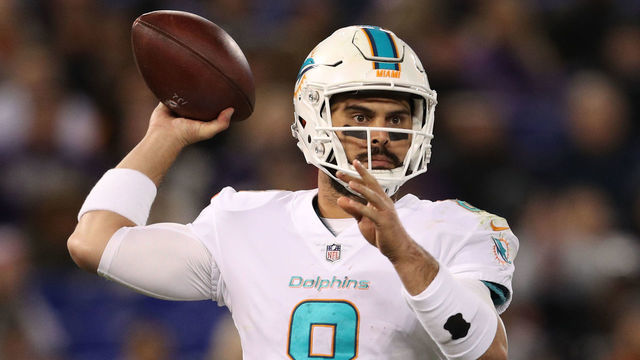 Report: Chiefs signing Matt Moore to back up Mahomes after Henne injury