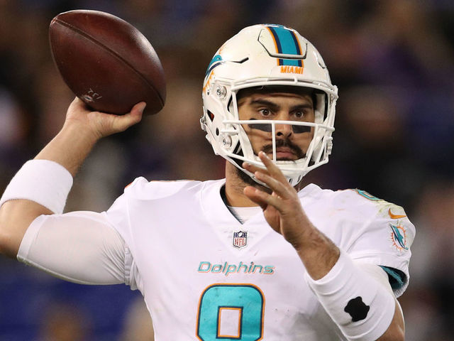 Matt Moore starts 2nd half with Jay Cutler in concussion protocol