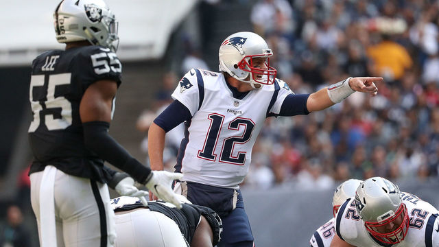 Brady picks apart Raiders in Patriots' blowout win in Mexico