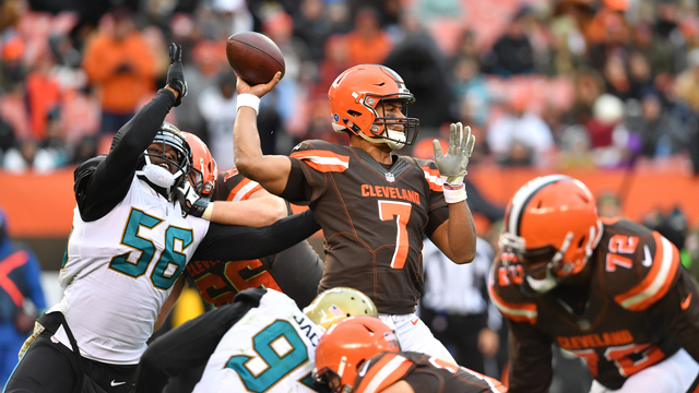 Jackson won't bench Kizer: 'Let's let him play this thing out'