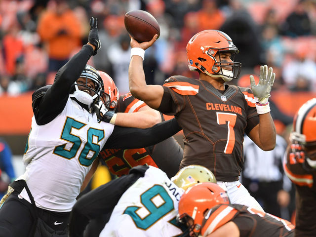Jackson won't bench Kizer: 'Let's let him play this thing out'