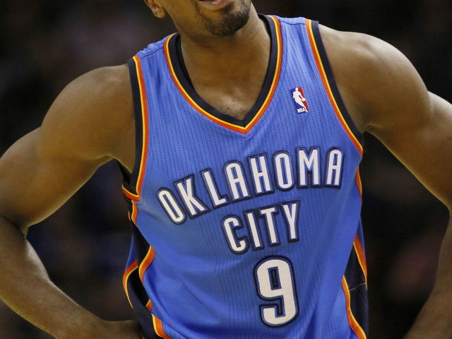 VIDEO: Matt Barnes catches Serge Ibaka with inadvertent elbow