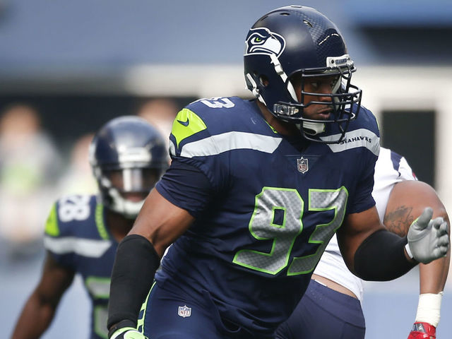 Seahawks waive veteran Dwight Freeney