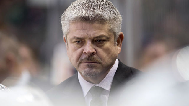 Oilers' McLellan: Blowout to Blues was 'indefensible on my behalf'