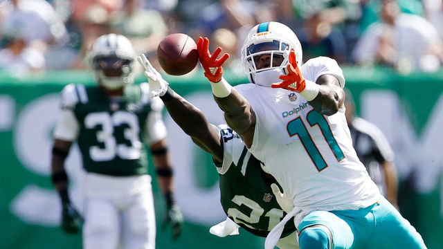 Report: Dolphins' Parker has broken finger, hopeful for Week 1
