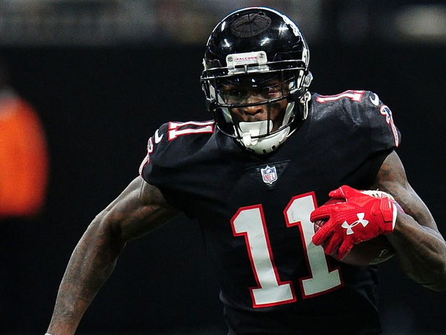 Jones torches Bucs for 253 yards, 2 TDs in Falcons' win