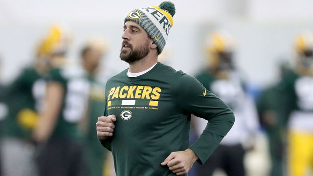 Rodgers seen throwing bombs just 6 weeks after breaking collarbone
