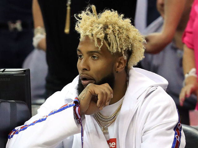 LeBron congratulates Odell Beckham on new sneaker