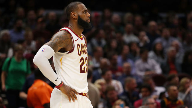 LeBron: Officials trying 'to turn me into a jump shooter'