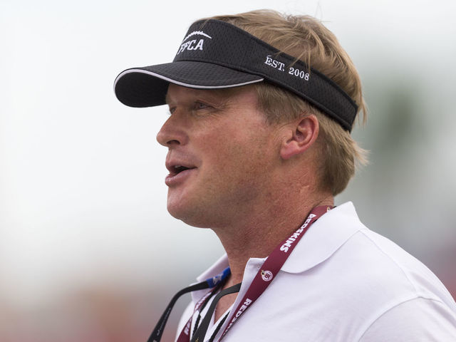 Gruden to call offensive plays for Raiders