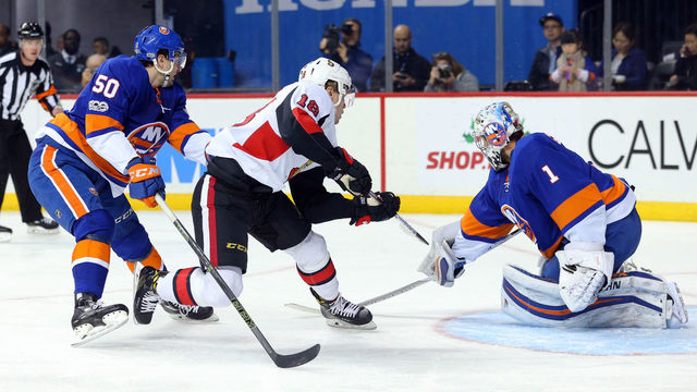 Isles, Sens pull starting goalies in Brooklyn barn burner