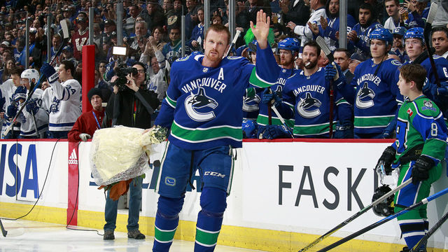 Watch: Canucks honor Daniel Sedin for 1,000th point