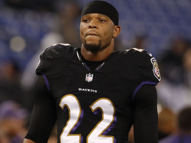 Ravens' Smith carried off with Achilles injury