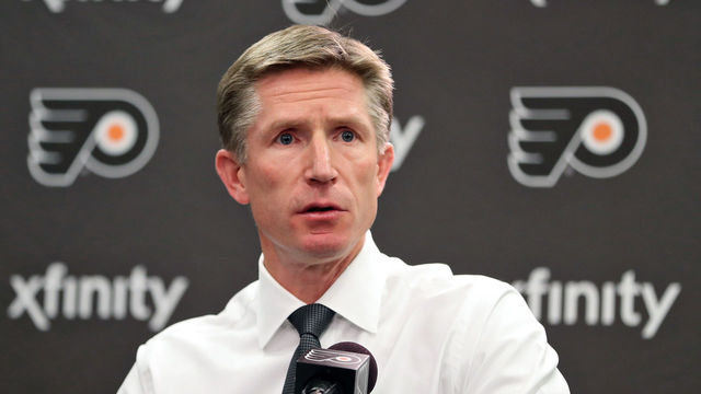 Flyers GM defends Hakstol, insists he won't be fired
