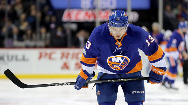 Islanders' Barzal rises to top of rookie scoring leaders