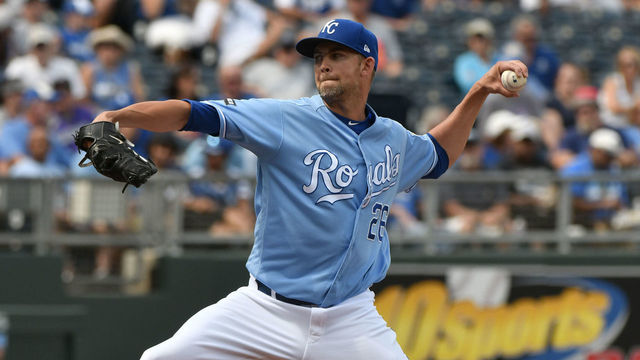 Rangers sign Mike Minor to 3-year deal