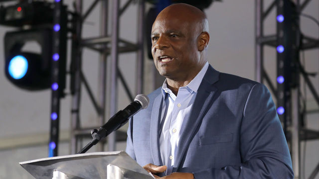 Hall of Fame QB Warren Moon sued for sexual harassment