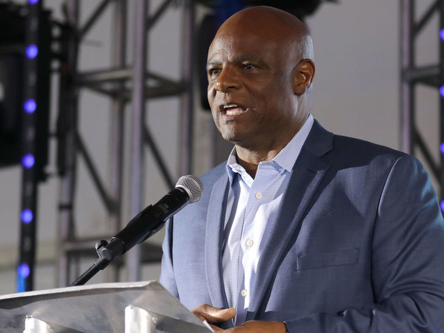 Hall of Fame QB Warren Moon sued for sexual harassment