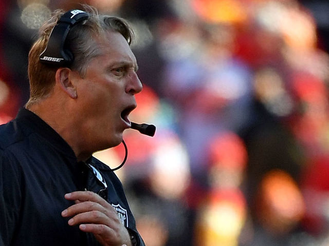 Raiders' Del Rio calls out Carr, offense for loss to Chiefs