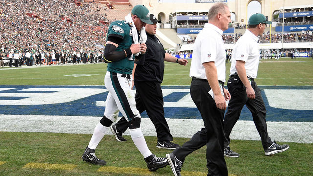 Report: Eagles fear Wentz suffered torn ACL