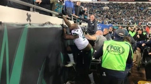 Watch: Seahawks' Jefferson tries to enter stands after fan throws debris