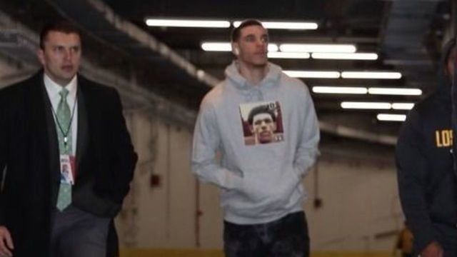 Lonzo enters MSG rocking hoodie with face superimposed over Nas album
