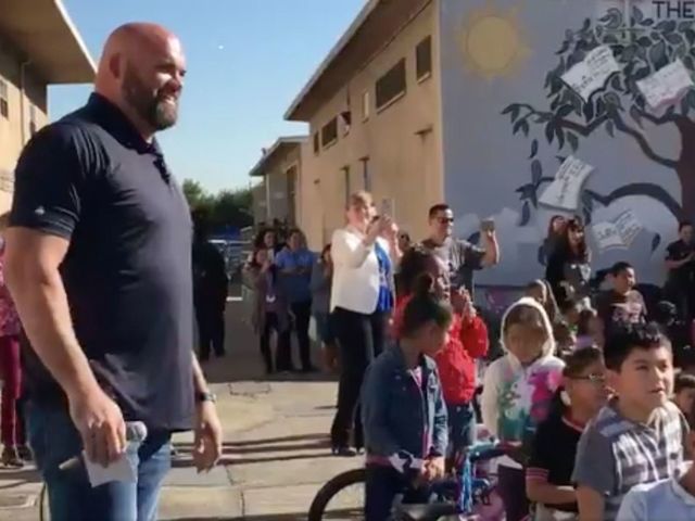 Rams' Whitworth buys bicycles for entire elementary school