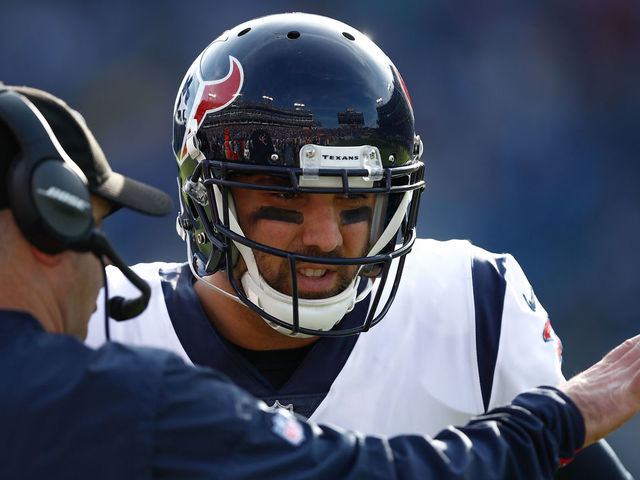 Texans' Savage tweets he's fine after scary hit, defends coach O'Brien