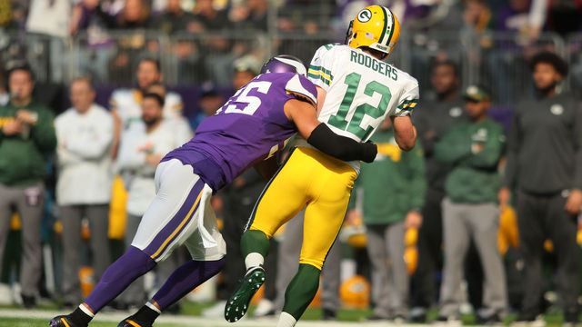 Is it time for Aaron Rodgers to reinvent his playing style?