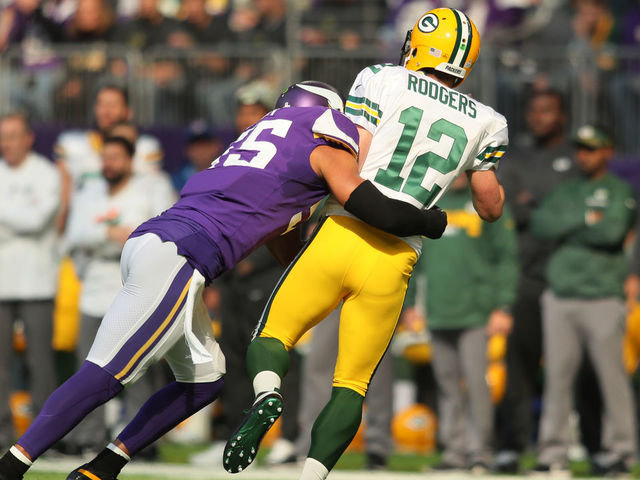 Is it time for Aaron Rodgers to reinvent his playing style?