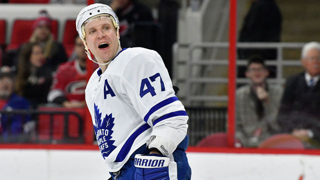 Komarov returns to Leafs' lineup after 7-game absence