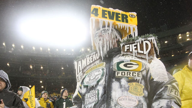 Packers seeking fans to shovel snow at Lambeau Field