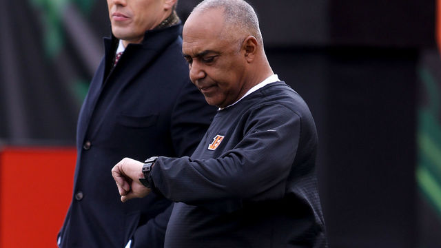 Bengals' Lewis denies report he's leaving at end of season