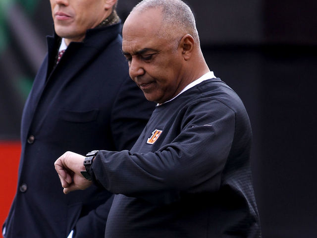 Bengals' Lewis denies report he's leaving at end of season