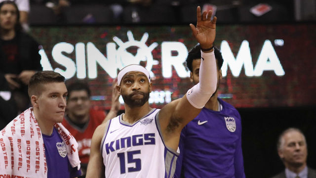 Report: Carter an option for Raptors if bought out