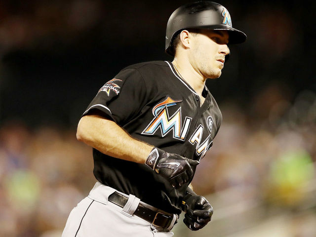Report: J.T. Realmuto requests trade from Marlins