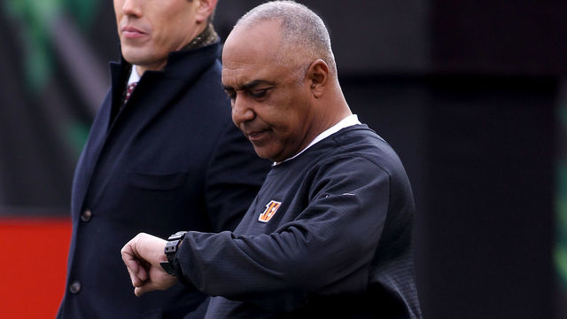 Bengals' Lewis asked if he wants to coach team in 2018: 'Sure'