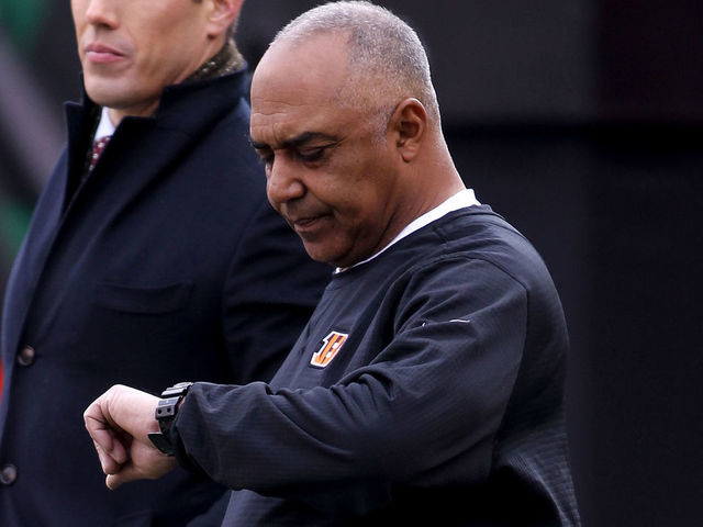 Bengals' Lewis asked if he wants to coach team in 2018: 'Sure'