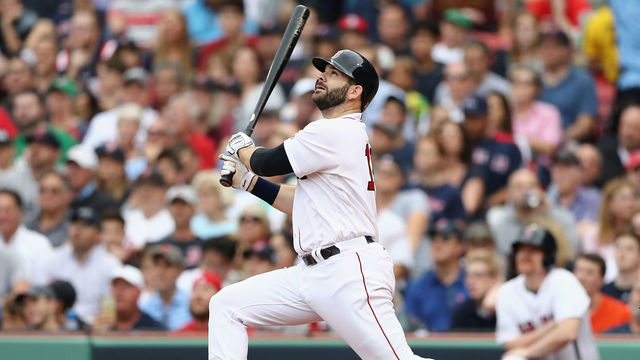 Red Sox re-sign Moreland to 2-year deal
