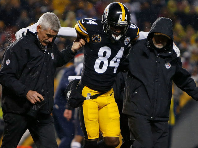 PITTSBURGH, PA - DECEMBER 17: Antonio Brown #84 of the Pittsburgh Steelers is walked off the field by trainers after landing awkwardly while attempting to catch a pass in the second quarter during the game against the New England Patriots at Heinz Field on December 17, 2017 in Pittsburgh, Pennsylvania. (Photo by Justin K. Aller/Getty Images)