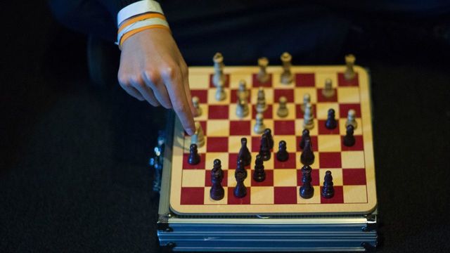 A child tries to follow the moves of Magnus Carlsen, Norwegian chess grandmaster and current World Chess Champion, and Sergey Karjakin, Russian chess grandmaster during First of Two Tie-break rounds of the World Chess Championship on November 30, 2016 in New York. / AFP PHOTO / Eduardo Munoz Alvarez (Photo credit should read EDUARDO MUNOZ ALVAREZ/AFP/Getty Images)