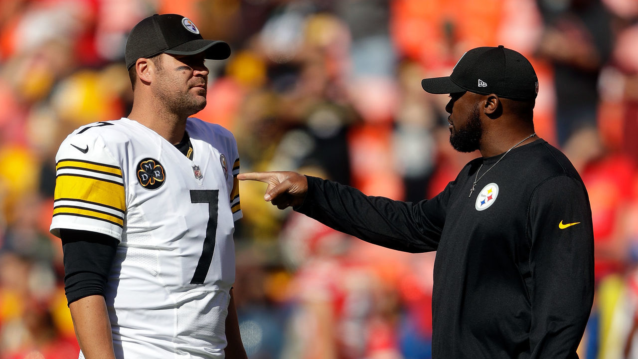 KANSAS CITY, MO - OCTOBER 15: Quarterback Ben Roethlisberger #7 of the Pittsburgh Steelers talks with head coach Mike Tomlin of the Pittsburgh Steelers prior to the game against the Kansas City Chiefs at Arrowhead Stadium on October 15, 2017 in Kansas City, Missouri. (Photo by Jamie Squire/Getty Images)