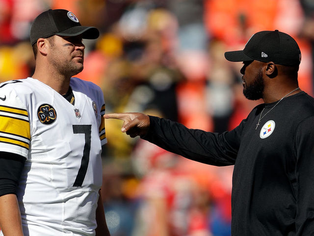 KANSAS CITY, MO - OCTOBER 15: Quarterback Ben Roethlisberger #7 of the Pittsburgh Steelers talks with head coach Mike Tomlin of the Pittsburgh Steelers prior to the game against the Kansas City Chiefs at Arrowhead Stadium on October 15, 2017 in Kansas City, Missouri. (Photo by Jamie Squire/Getty Images)