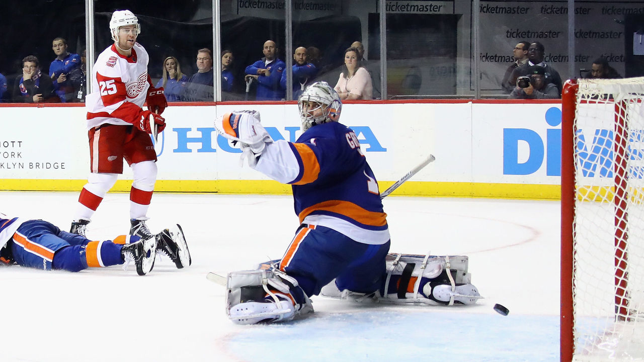 NEW YORK, NY - DECEMBER 19: Mike Green #25 of the Detroit Red Wings scores the game winning goal at 14:12 of the third period against Thomas Greiss #1 of New York Islanders at the Barclays Center on December 19, 2017 in the Brooklyn borough of New York City. The Red Wings defeated the Islanders 6-3. (Photo by Bruce Bennett/Getty Images)