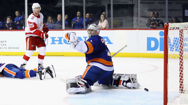 NEW YORK, NY - DECEMBER 19: Mike Green #25 of the Detroit Red Wings scores the game winning goal at 14:12 of the third period against Thomas Greiss #1 of New York Islanders at the Barclays Center on December 19, 2017 in the Brooklyn borough of New York City. The Red Wings defeated the Islanders 6-3. (Photo by Bruce Bennett/Getty Images)