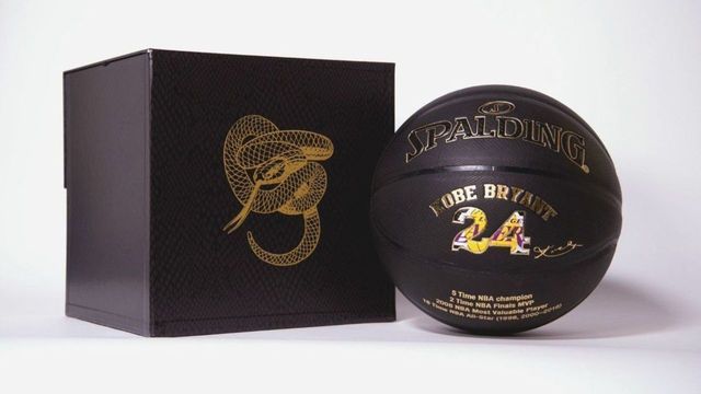Spalding gifts commemorative basketballs to Kobe